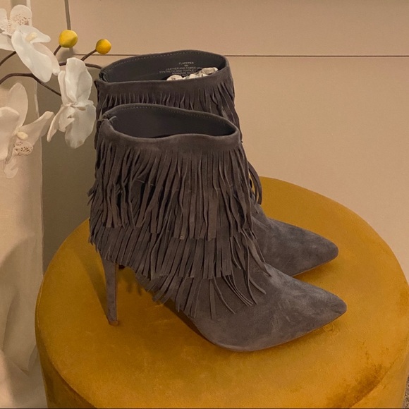 Beautiful Gray Real Suede Leather Fringe Bootie Heels Size 9 - Picture 6 of 11